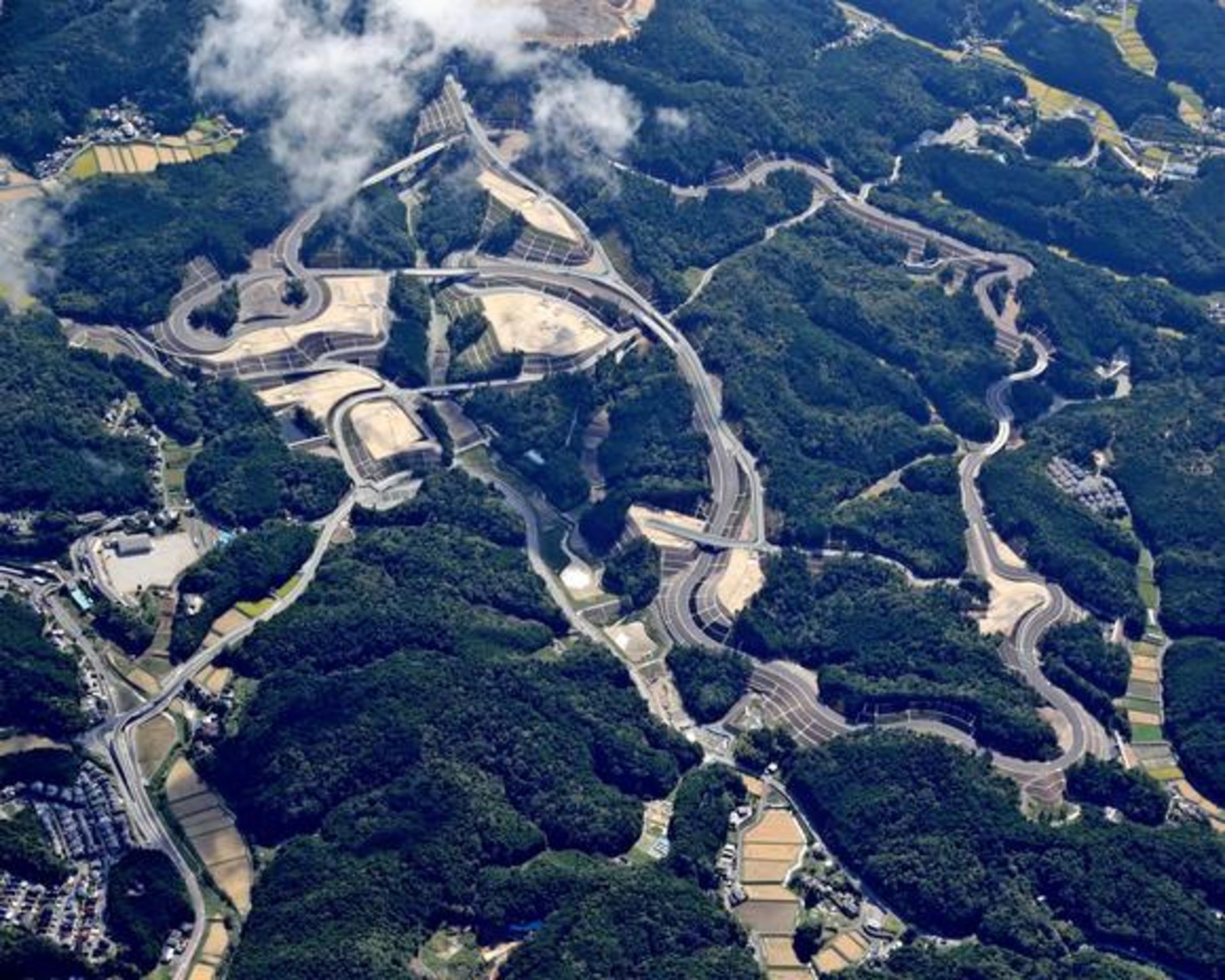 0220N-Toyota-test-track_article_main_image