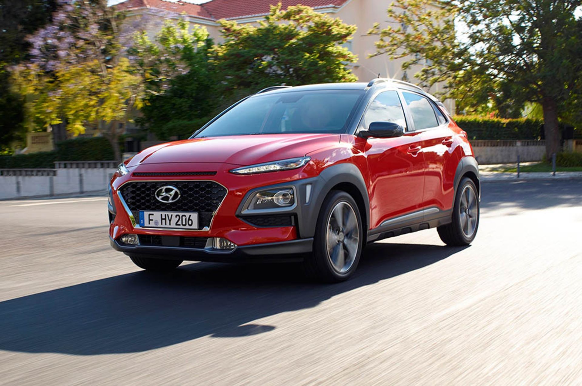 2018-Hyundai-Kona-front-three-quarter-in-motion