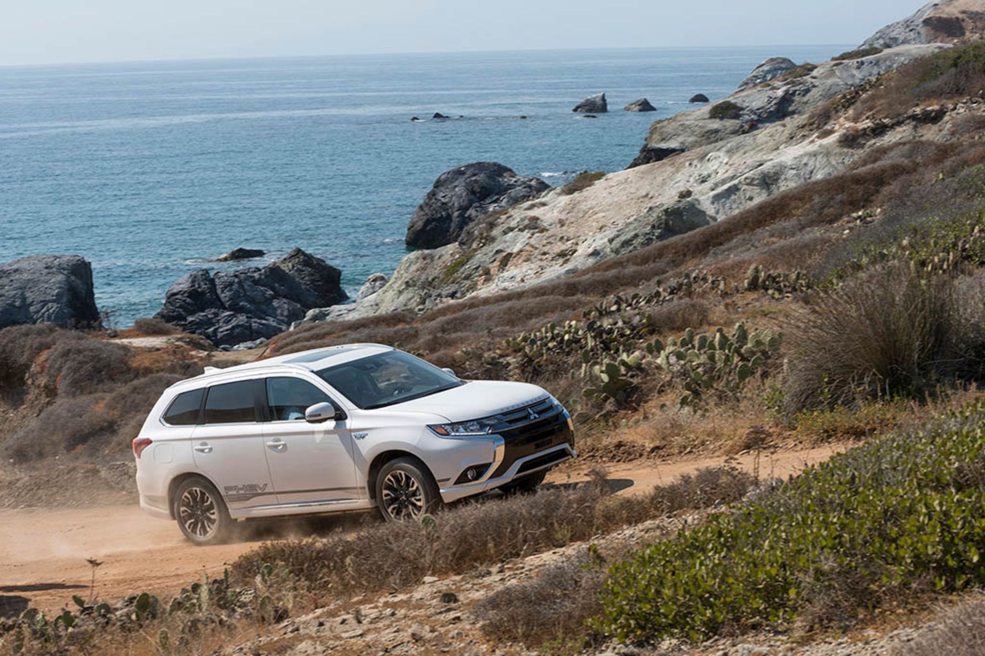 2018_mitsubishi_outlander-phev_1