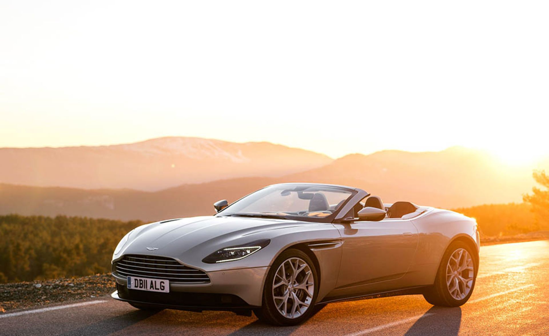 2019-Aston-Martin-DB11-Volante-113
