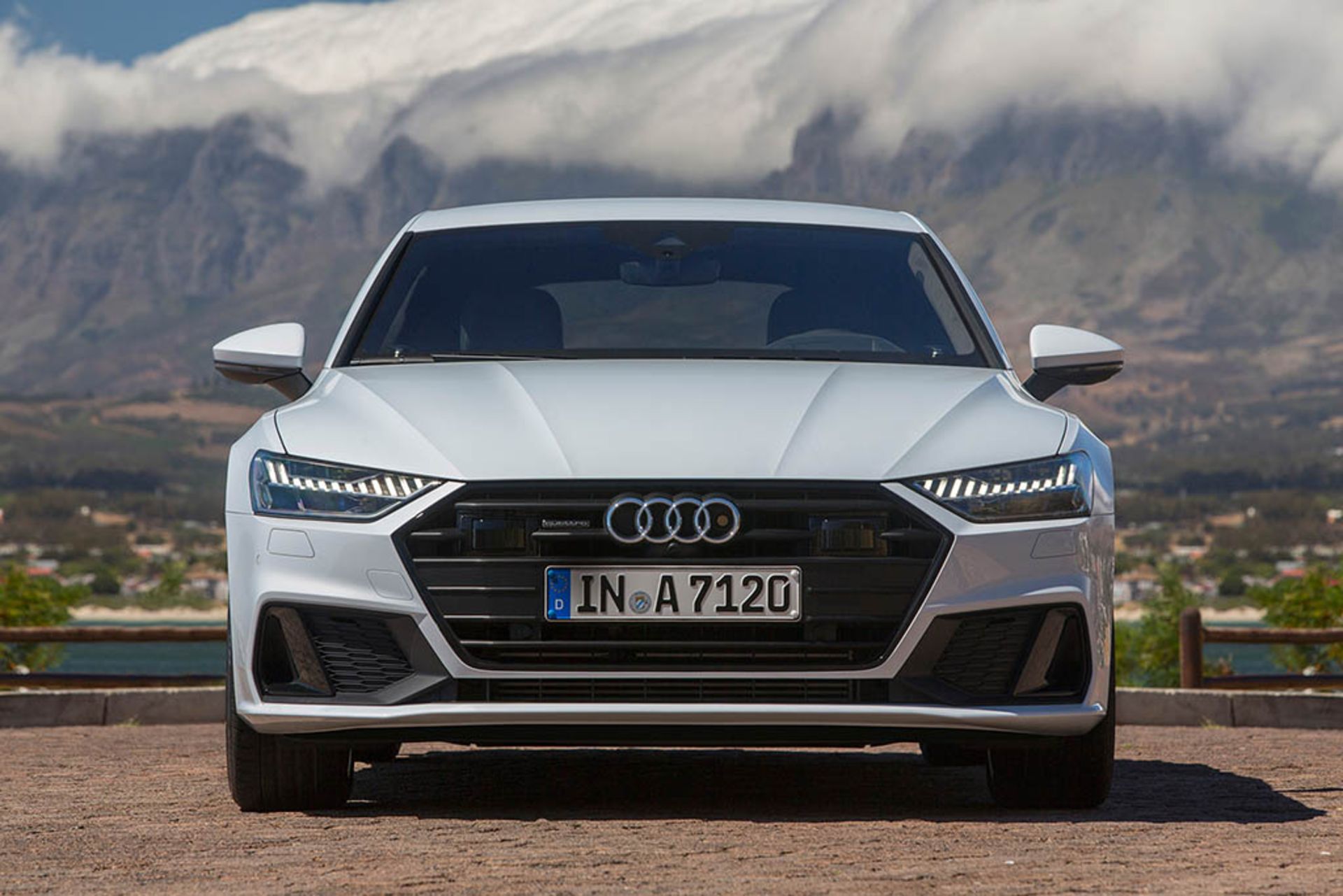 2019-Audi-A7-front-06
