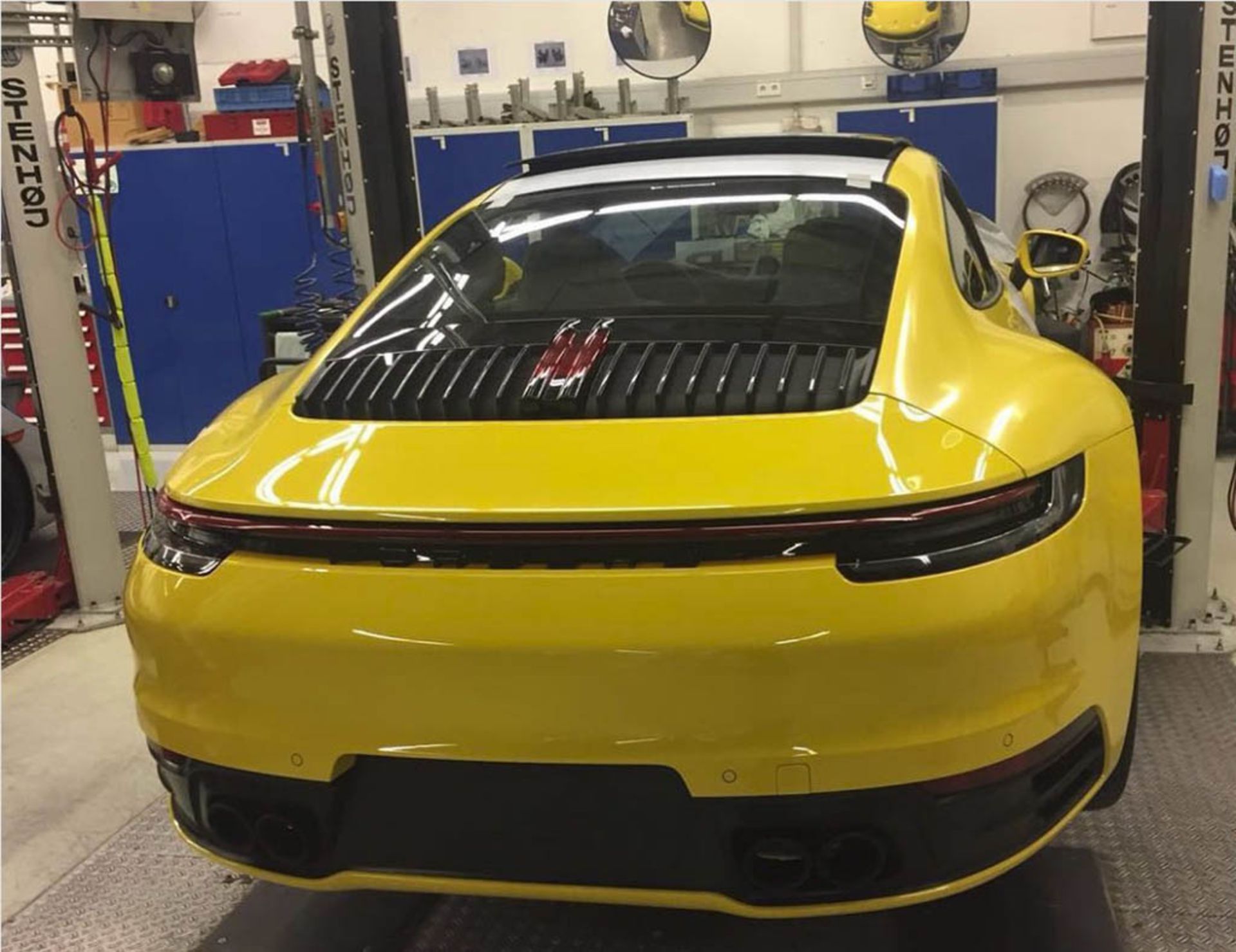 PORSCHE-992-INSTA