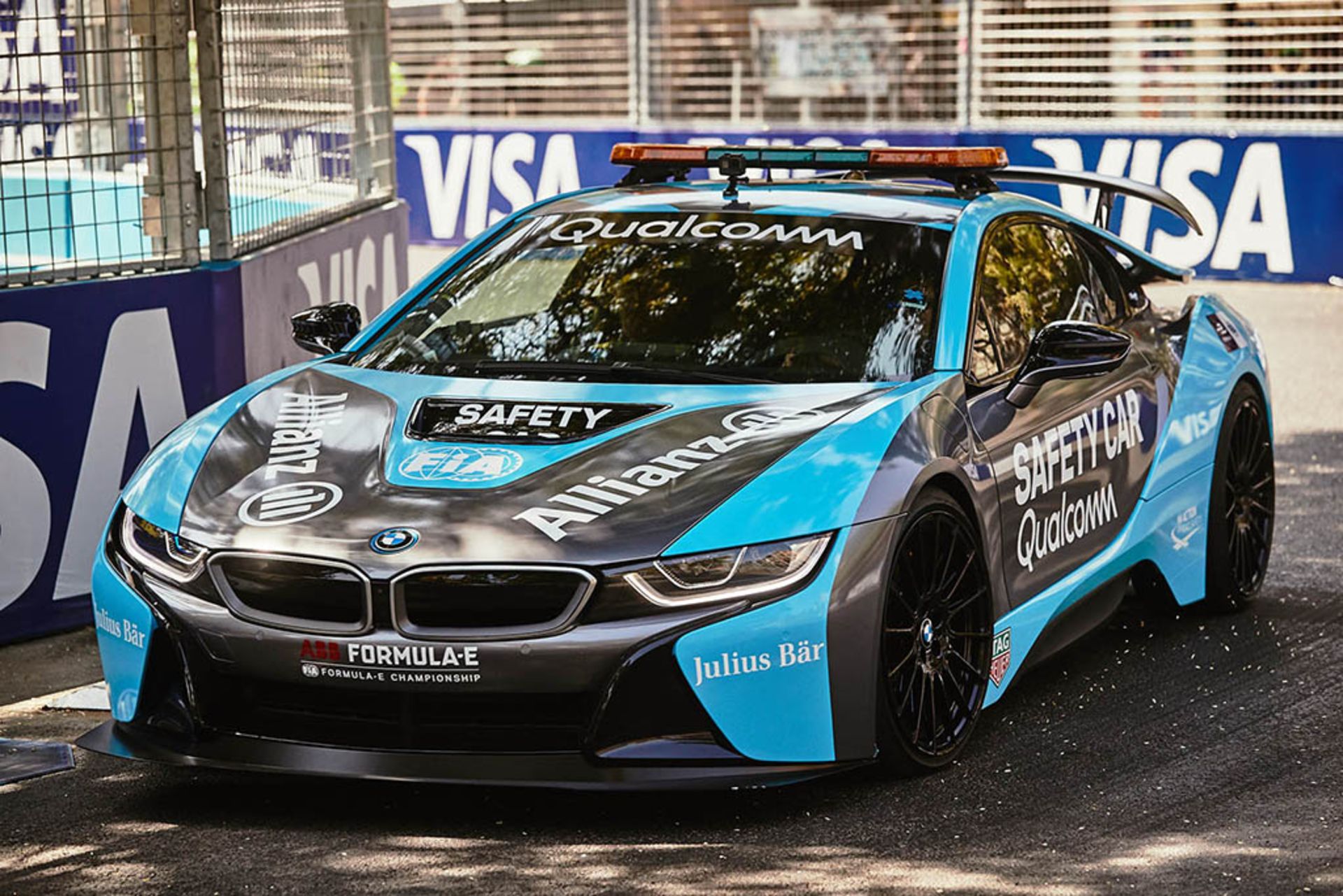 bmw-i8-safety-car-13