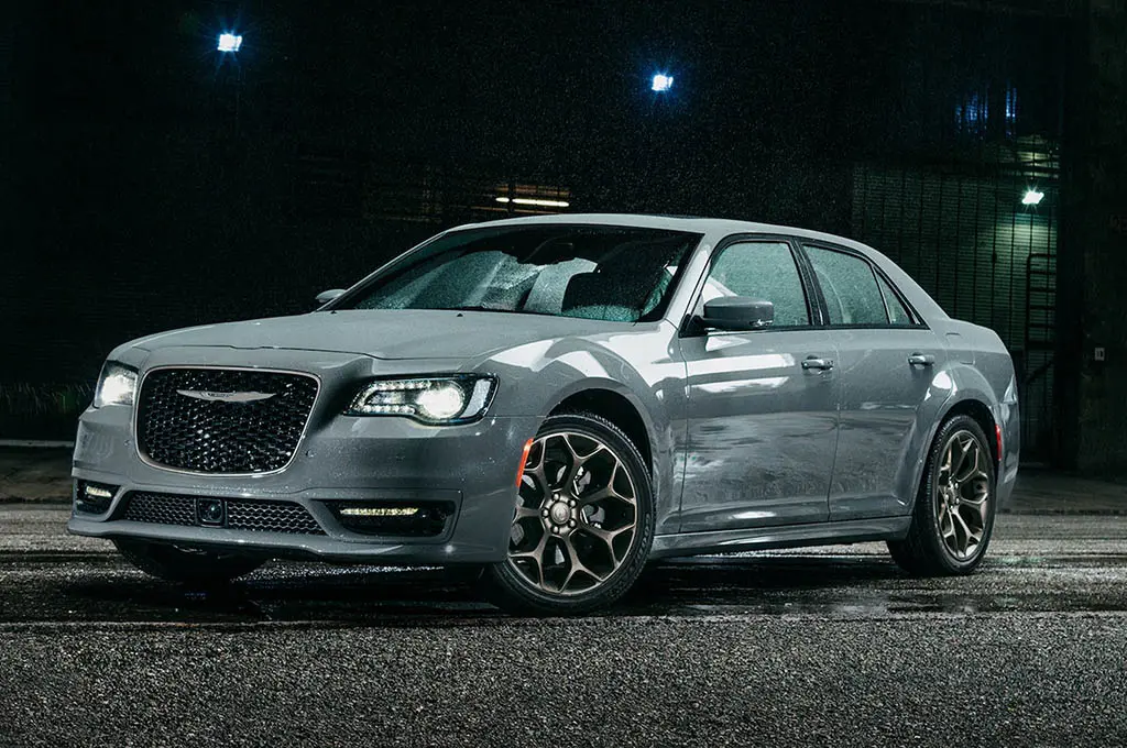 1 - 2018-Chrysler-300S-front-three-quarter-1