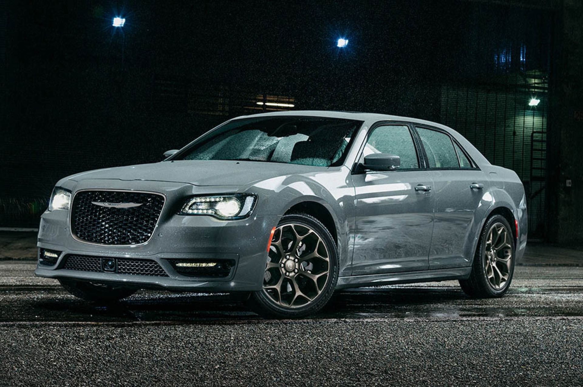 1 - 2018-Chrysler-300S-front-three-quarter-1