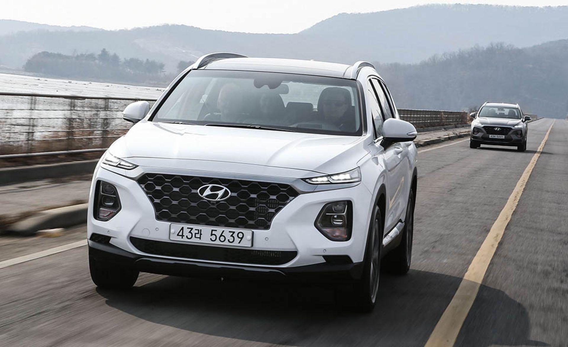 2019-Hyundai-Santa-Fe-prototype-111
