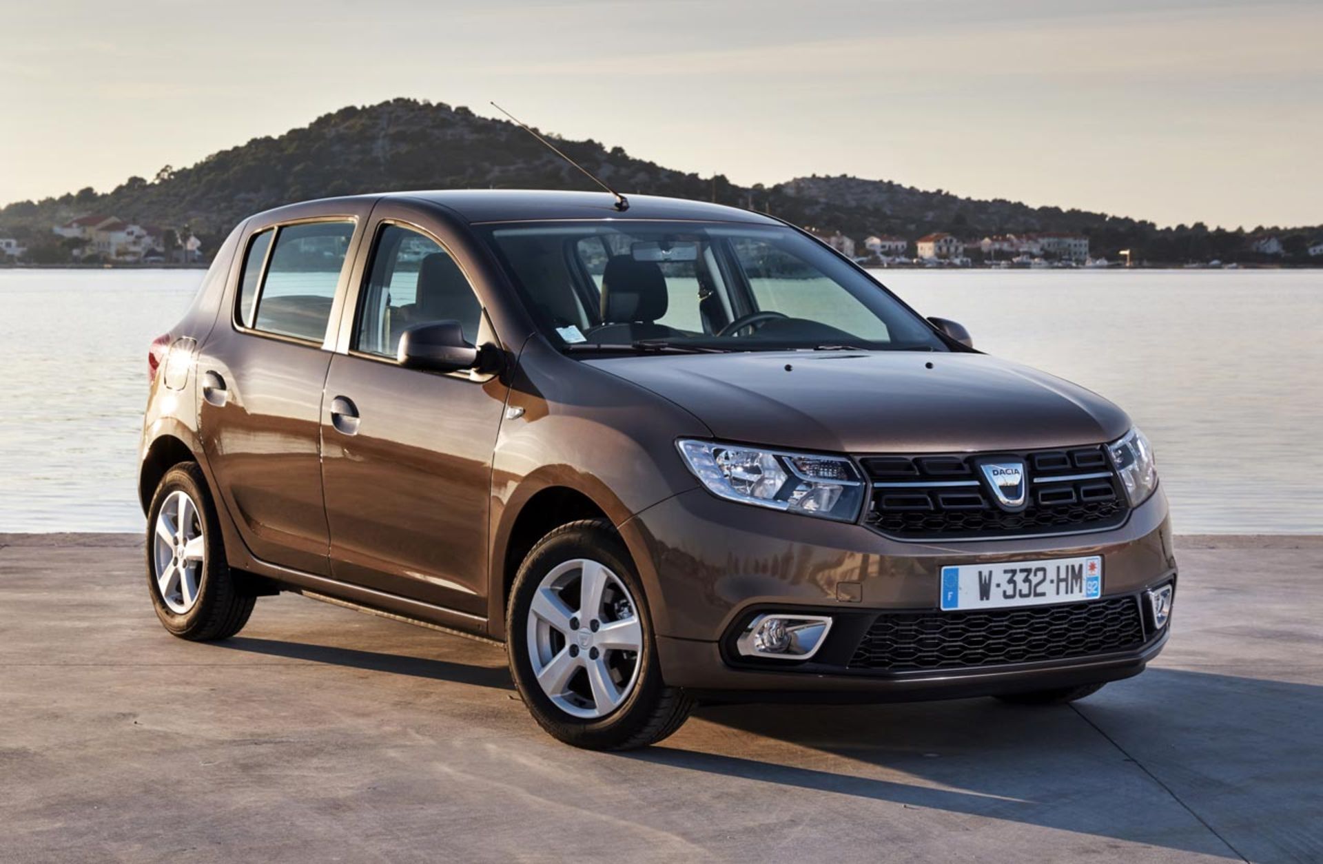Dacia-Sandero-2017-delantera