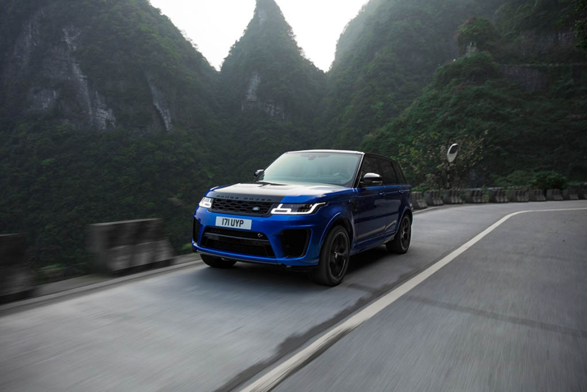 Range-Rover-Sport-SVR-6