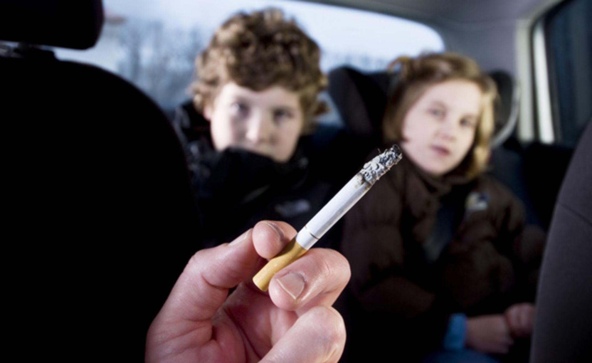 smoking-in-car