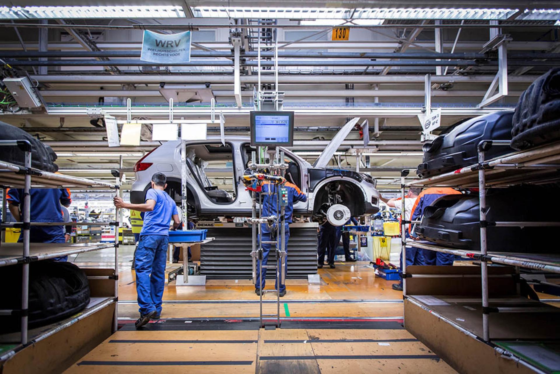 Pre-production of the new Volvo XC40 in the manufacturing plant