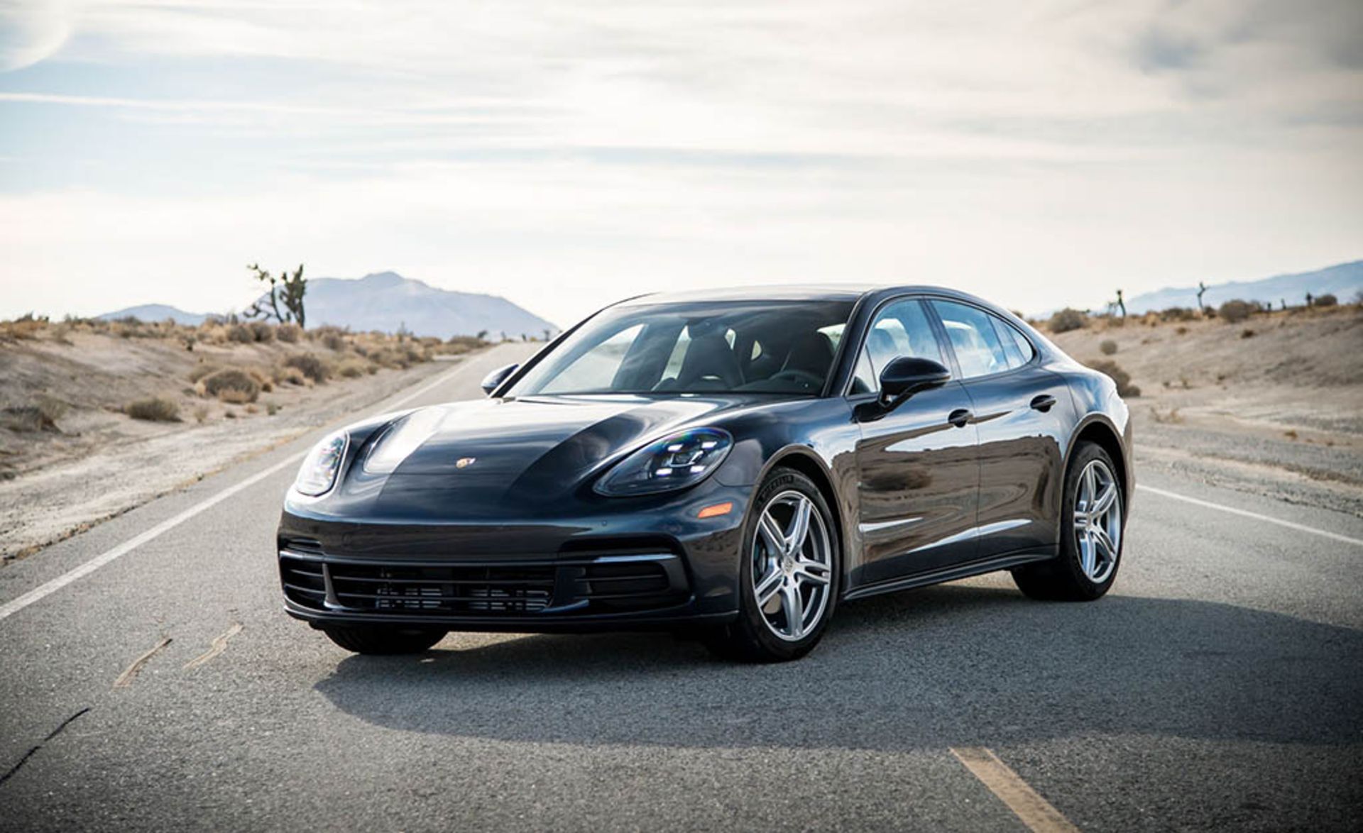 2018-Porsche-Panamera-RWD-V6-108