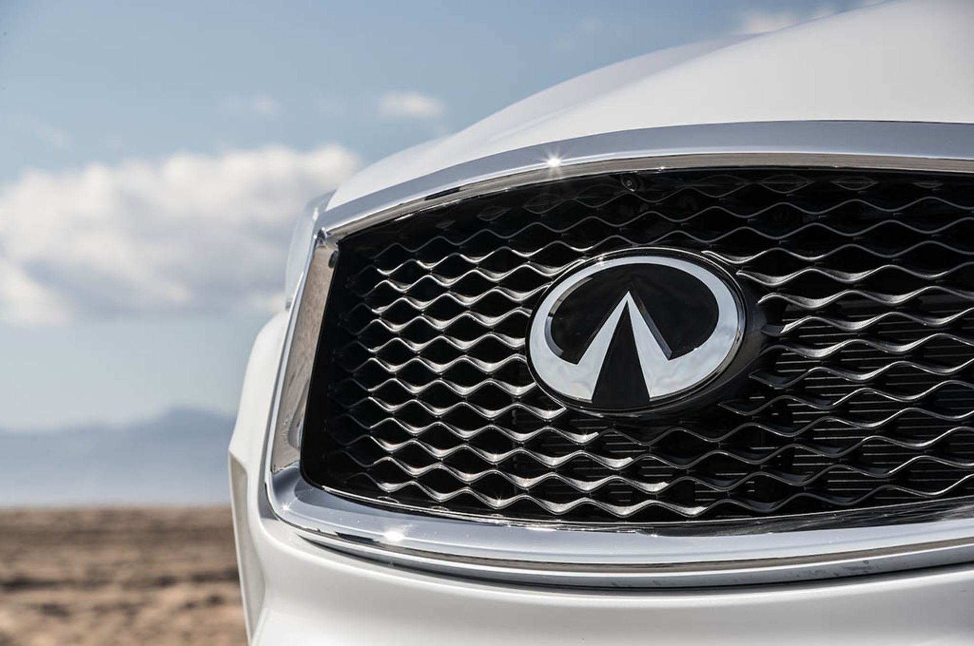 2019-Infiniti-QX50-front-grille