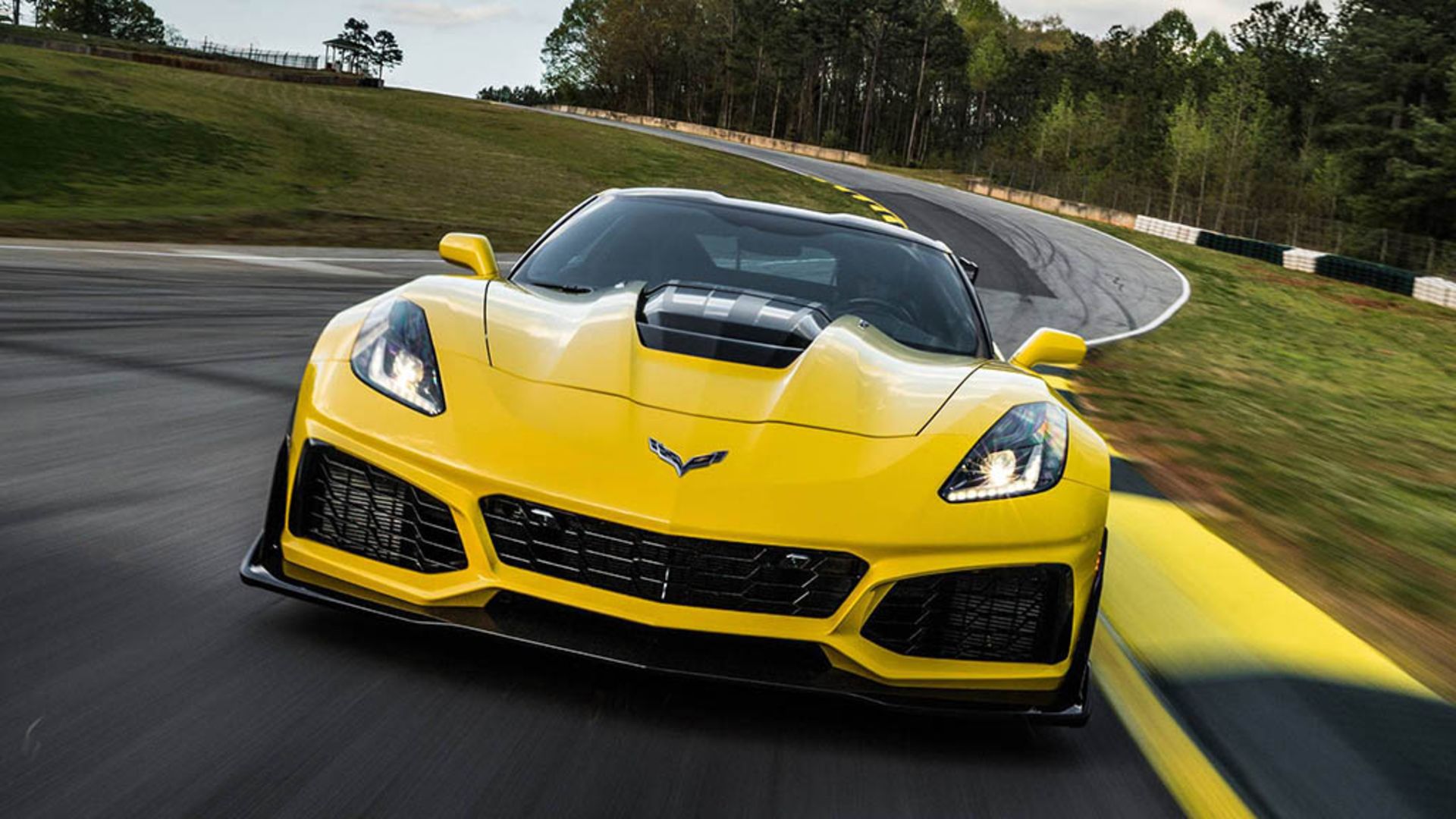 2019-chevrolet-corvette-zr1 15