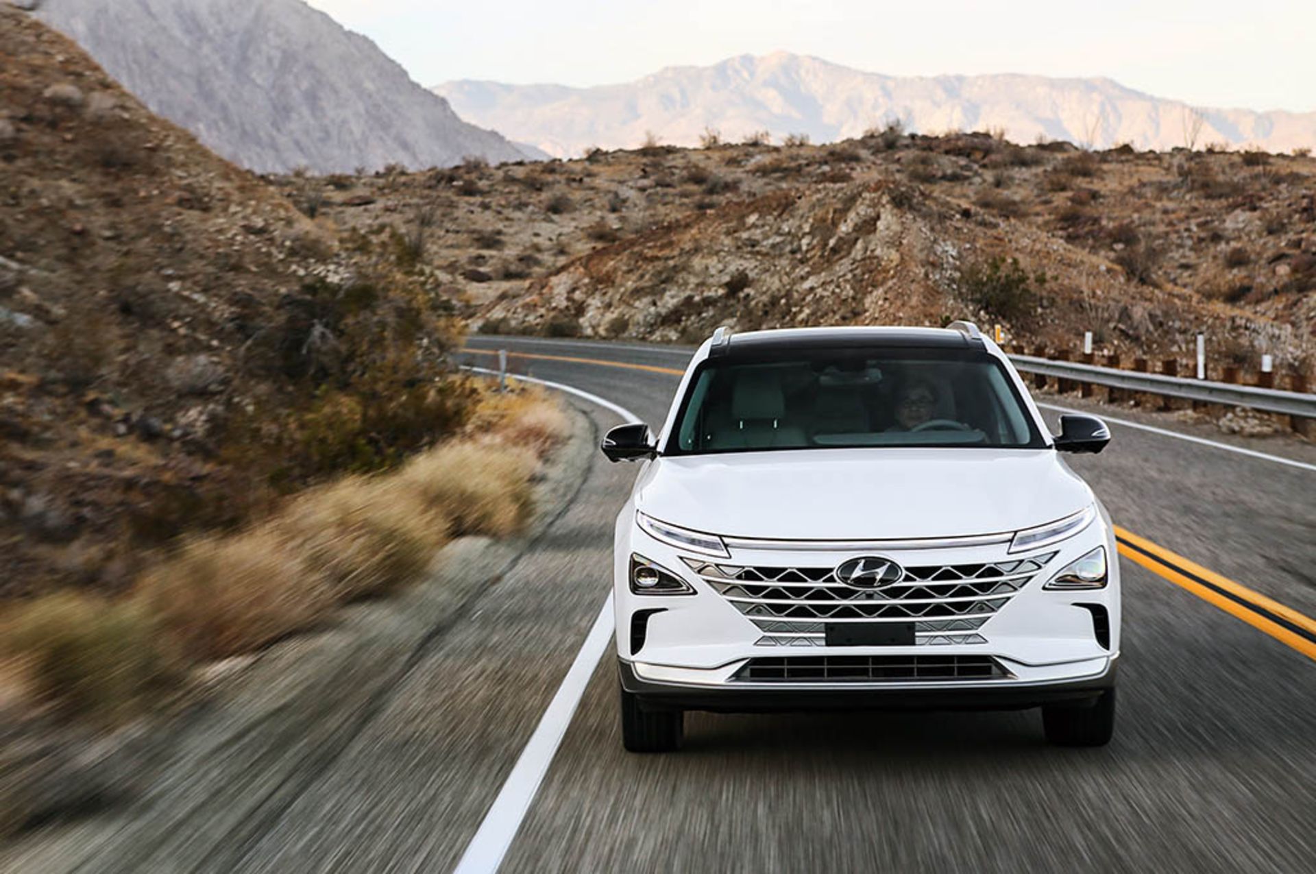 3 - 2019-Hyundai-Nexo-front-in-motion-03