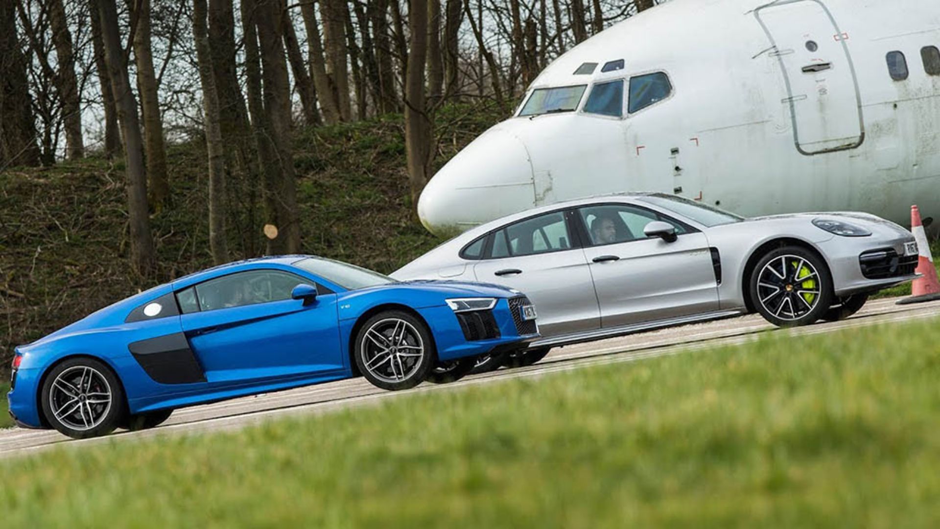 Audi R8 vs Porsche Panamera Turbo S E-Hybrid