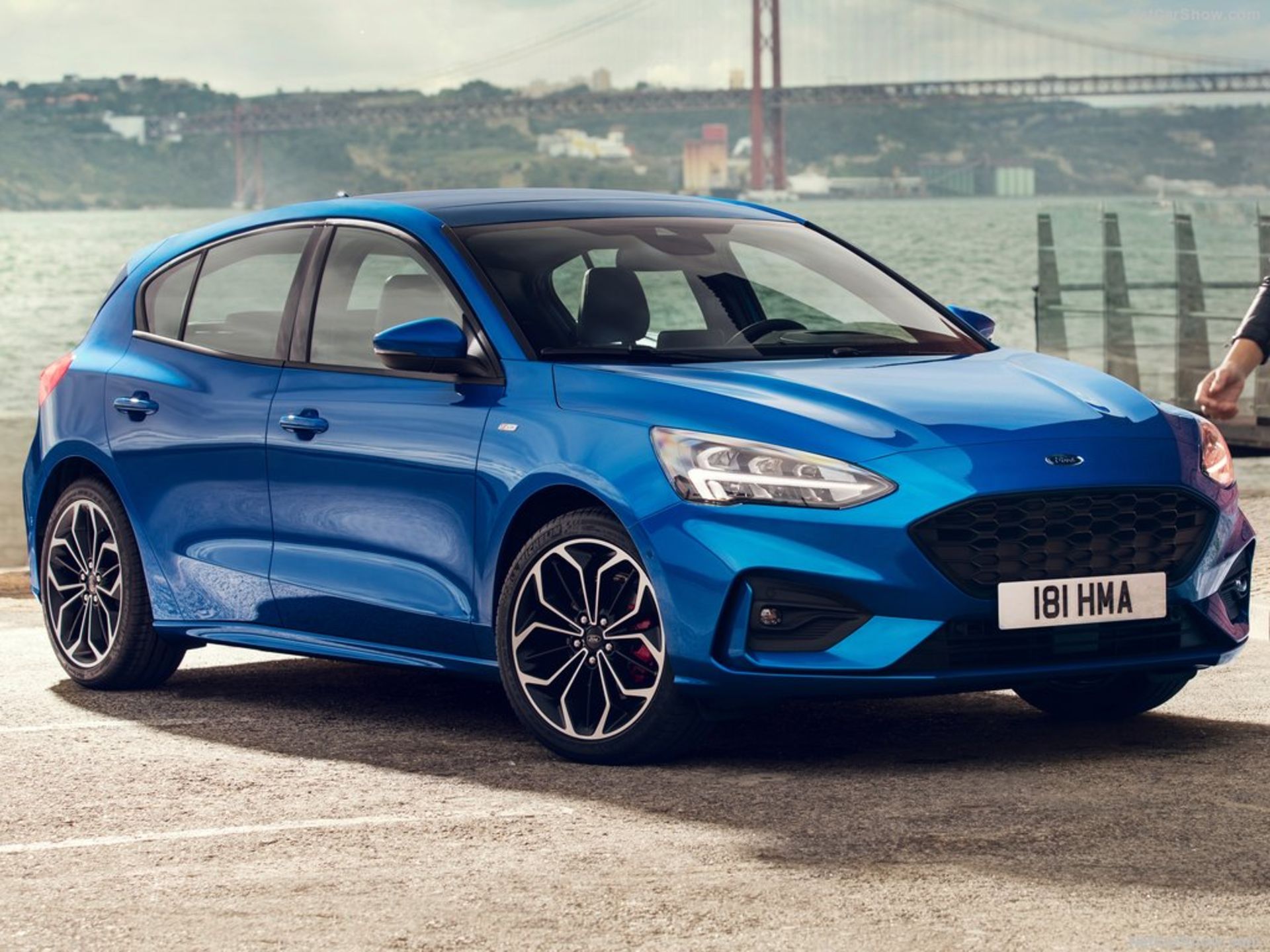 Ford-Focus_ST-Line-2019-1024-02