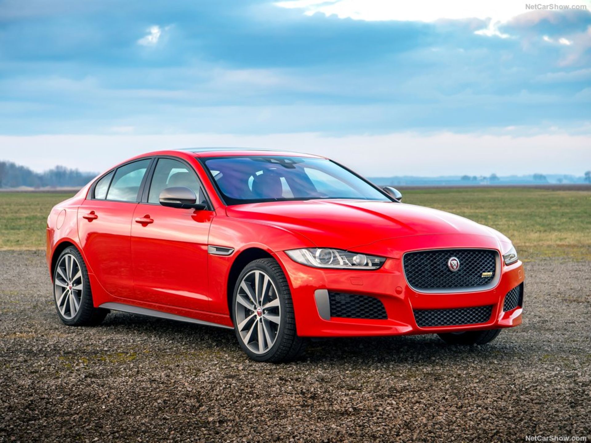 Jaguar-XE_300_Sport-2019-1024-01