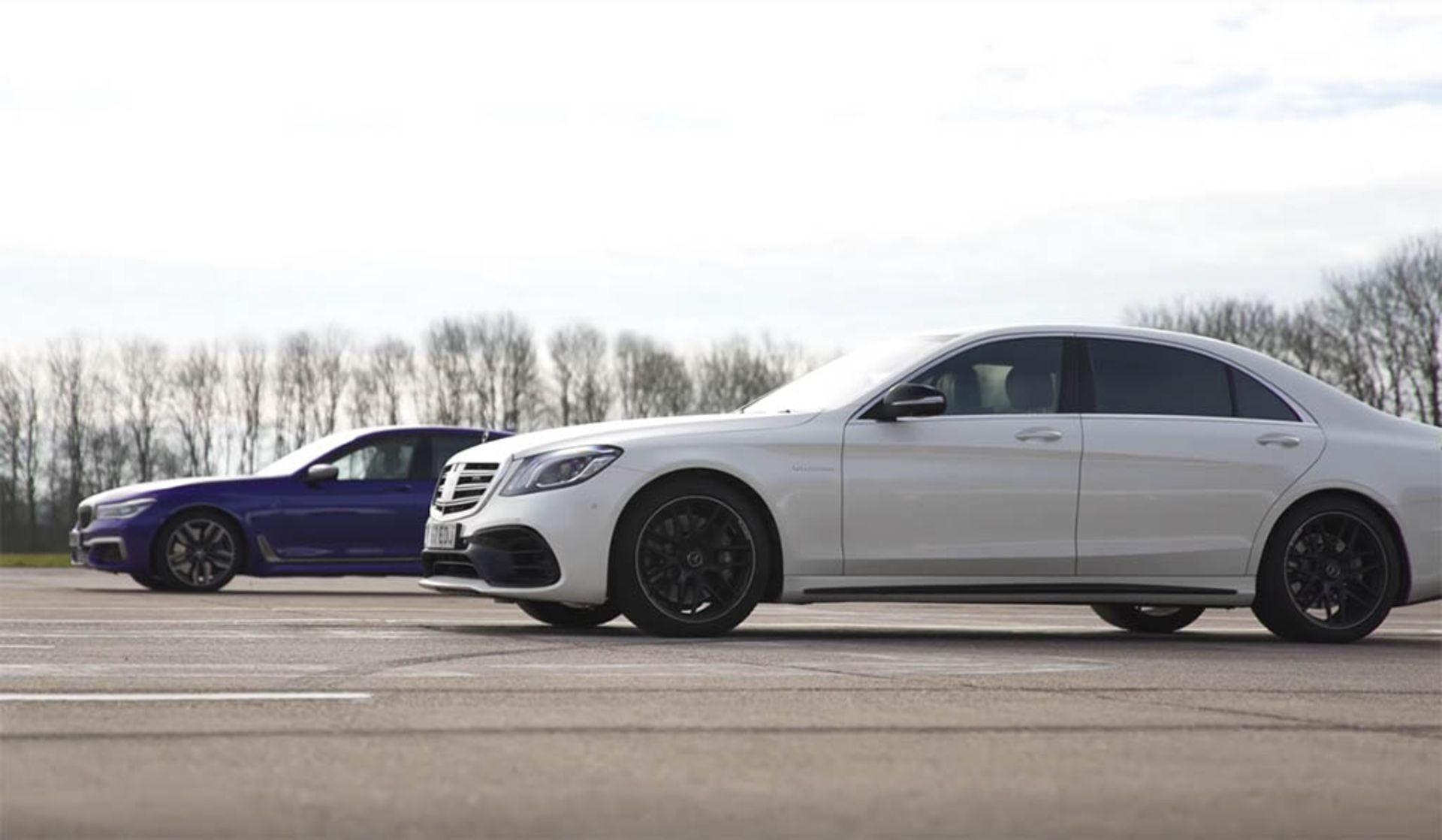 Mercedes-AMG S63 vs BMW M760 01