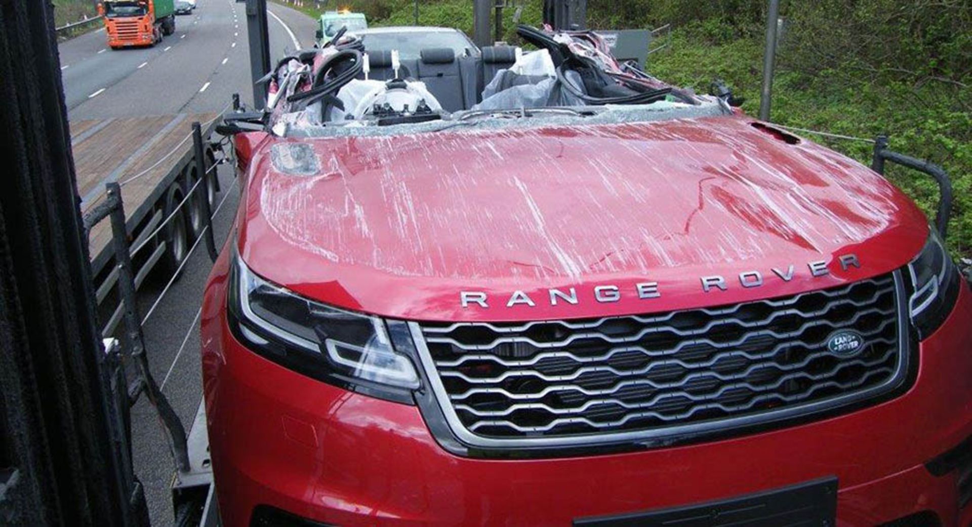 Range-Rover-Velar-Convertible-Crash-