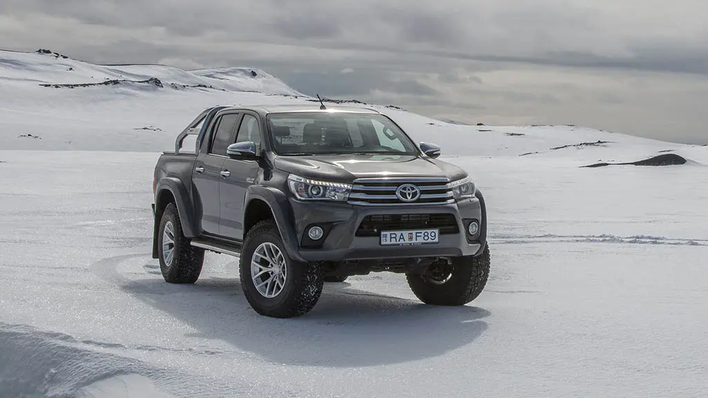 Toyota-Hilux-AT35-03