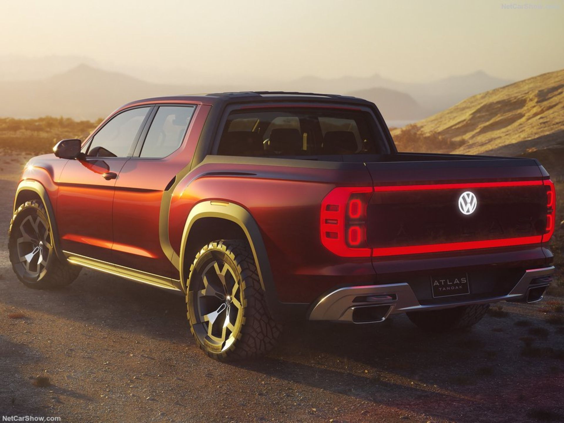 Volkswagen-Atlas_Tanoak_Pickup_Concept-2018-1024-04