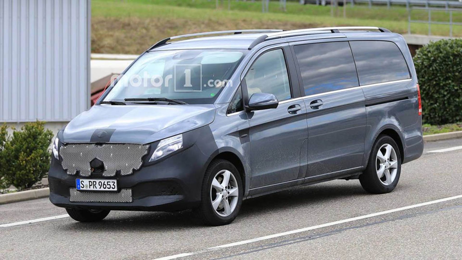 mercedes-benz-v-class-facelift-spy-photo