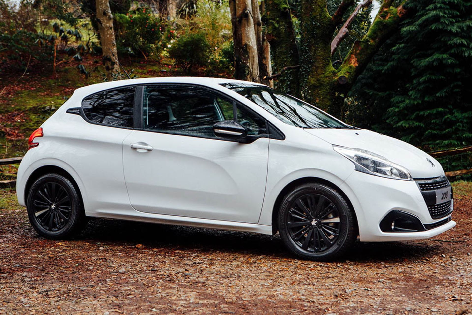 peugeot-208-3-door-1