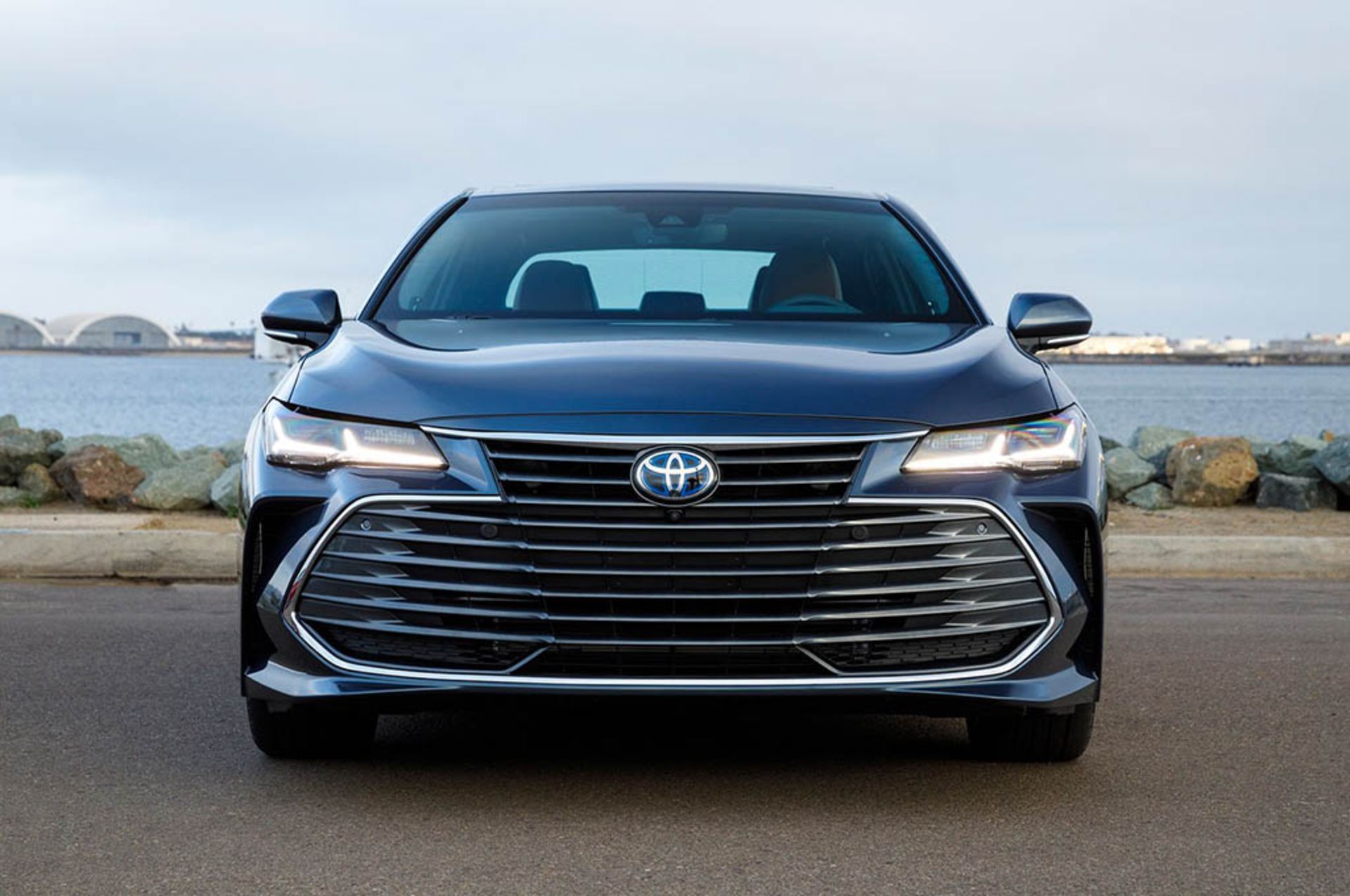 2019-Toyota-Avalon-Limited-Hybrid-front