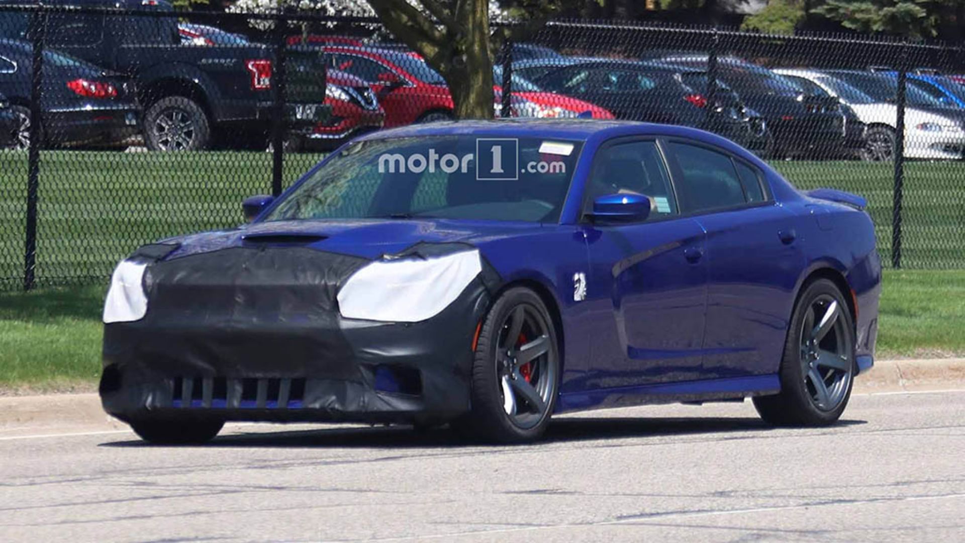 2019-dodge-charger-srt-hellcat-spy-1