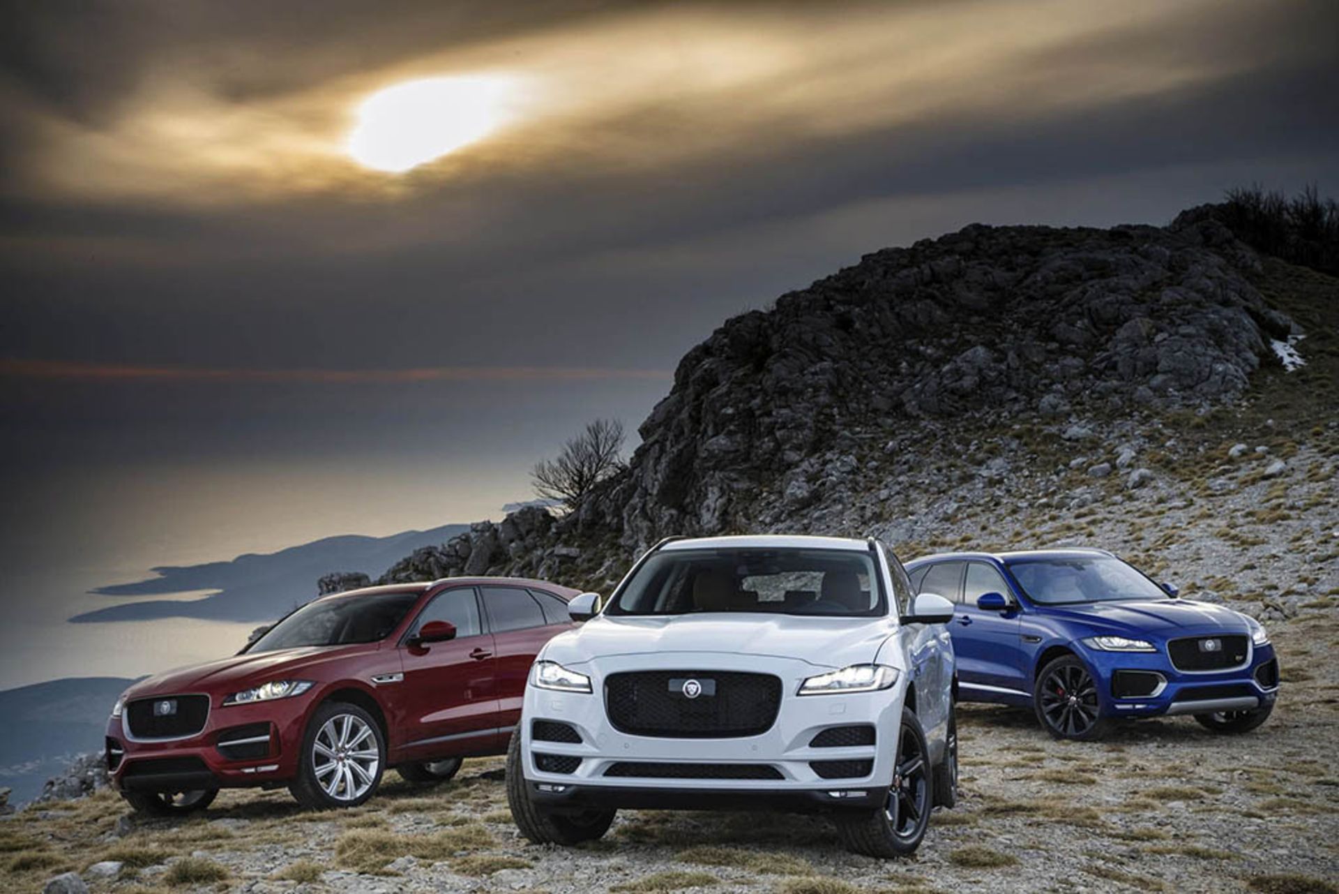 2019-jaguar-f-pace-06
