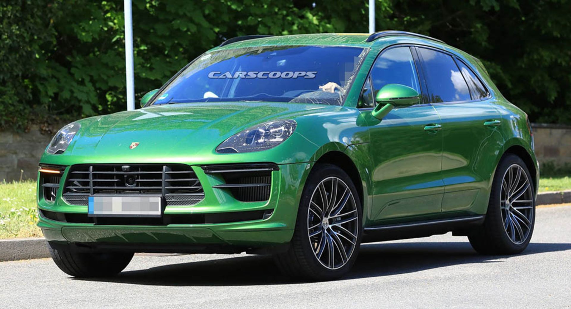 2019-porsche-macan-facelift-spied-undisguised-14