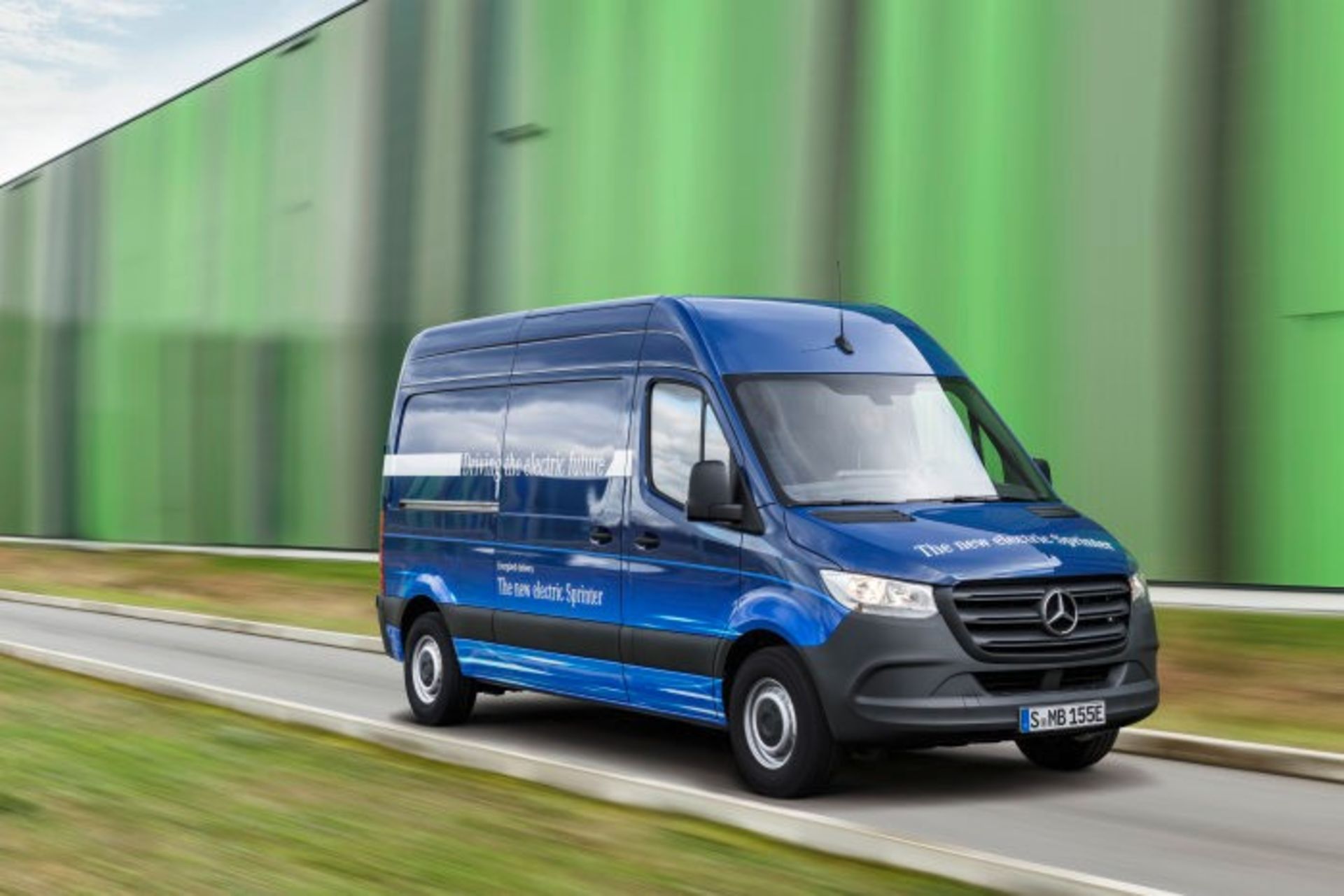 3World-premiere-Mercedes-Benz-Sprinter-2018