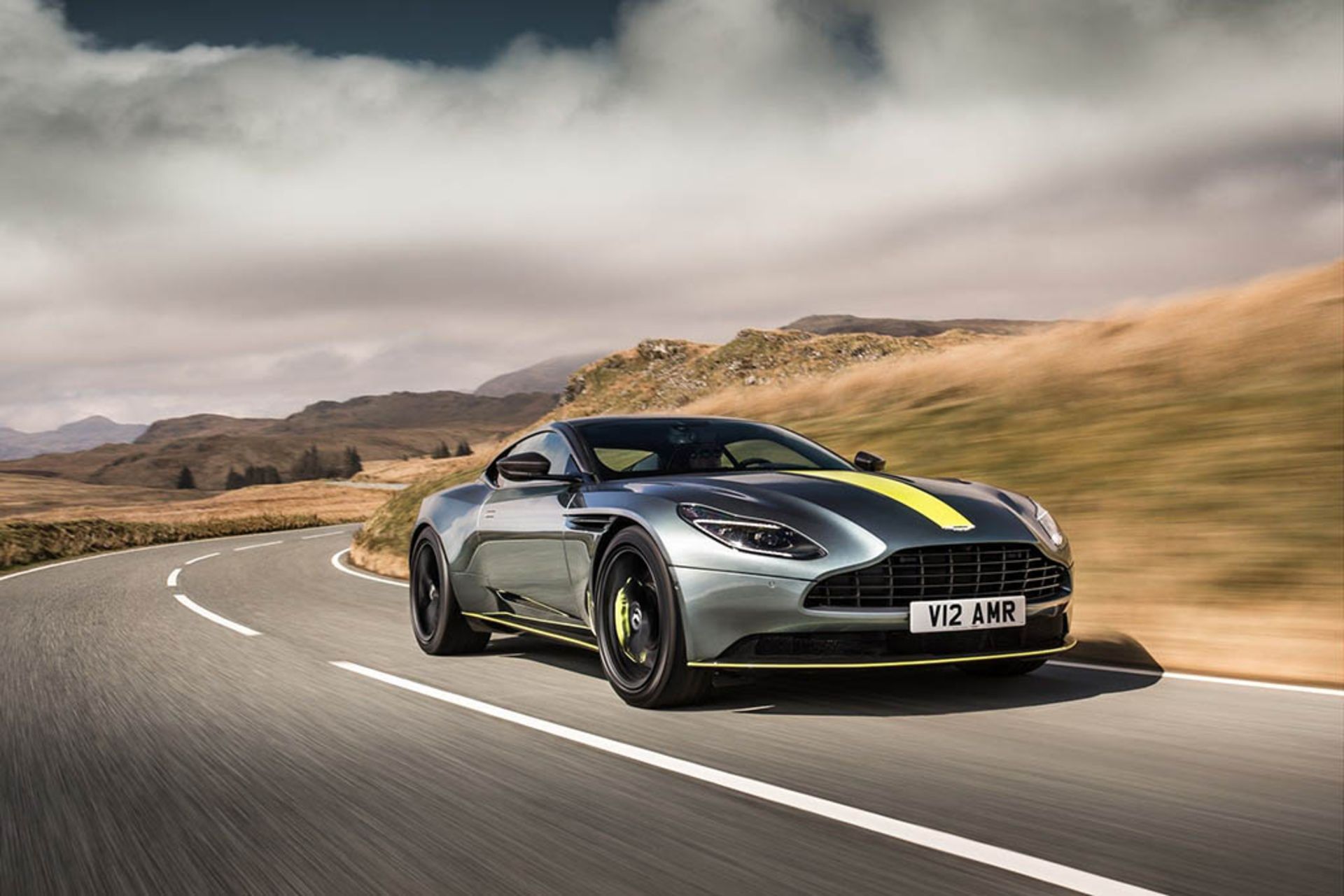 Aston-Martin-DB11-AMR-3