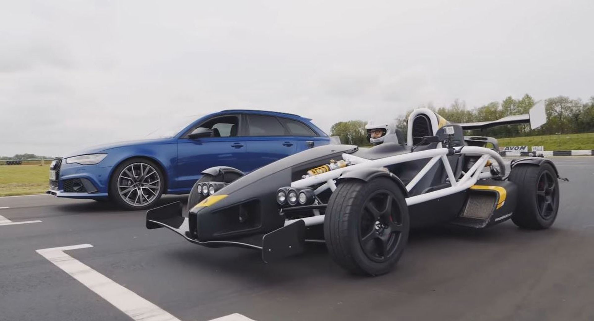 drag-race-audi-rs6-ariel-atom