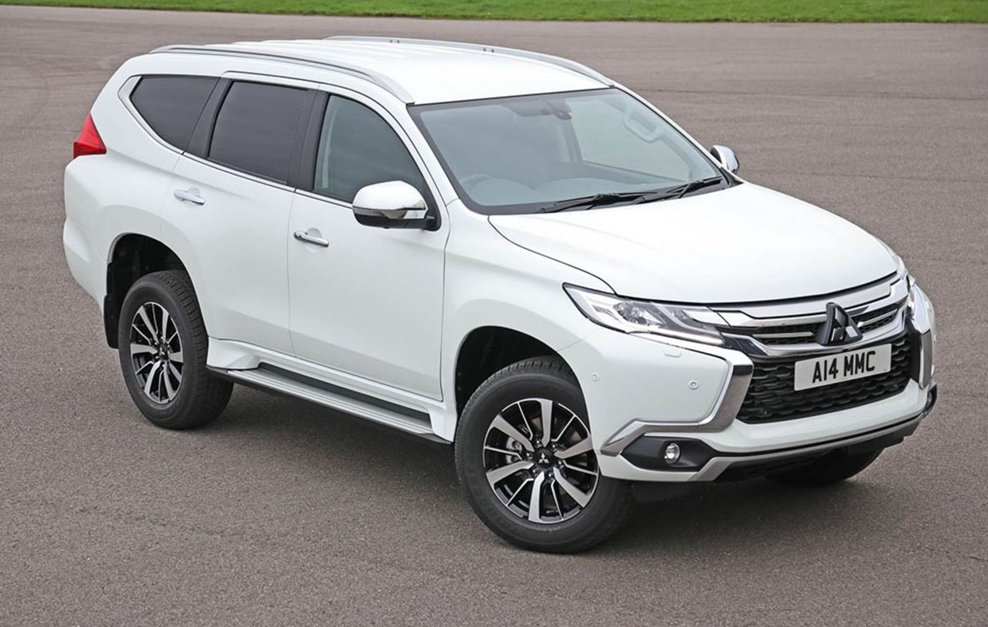 mitsubishi-shogun-sport-commercial-1