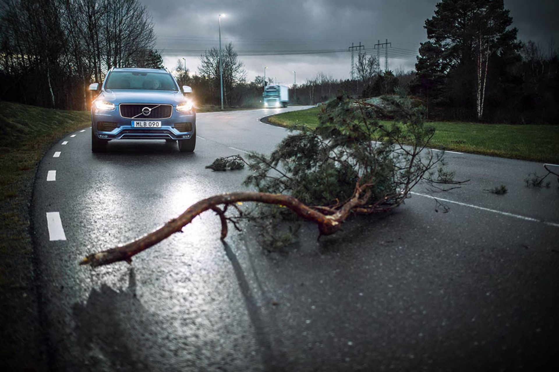 volvo-cars-trucks-sharing-live-data-2