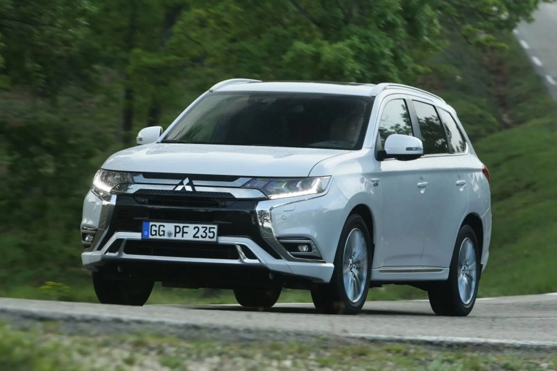میتسوبیشی اوت لندر PHEV