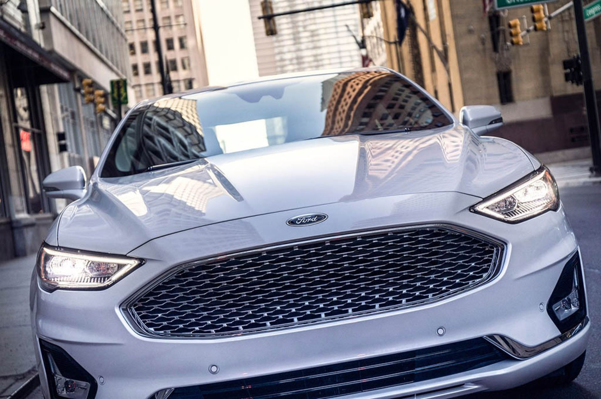2019-Ford-Fusion-front-02