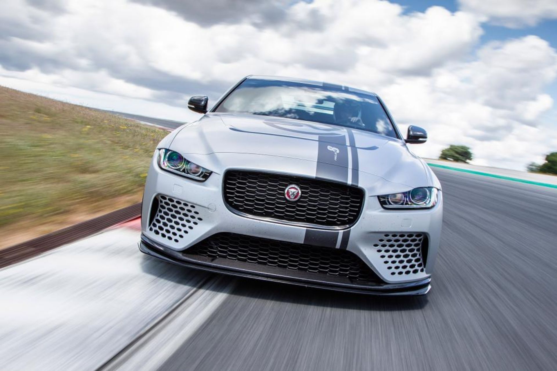 6 - jaguar-xe-sv-project-8-3662