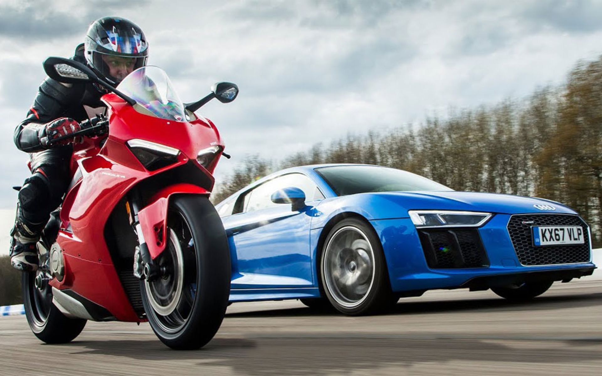 Audi-R8-VS-Ducati-Panigale-1