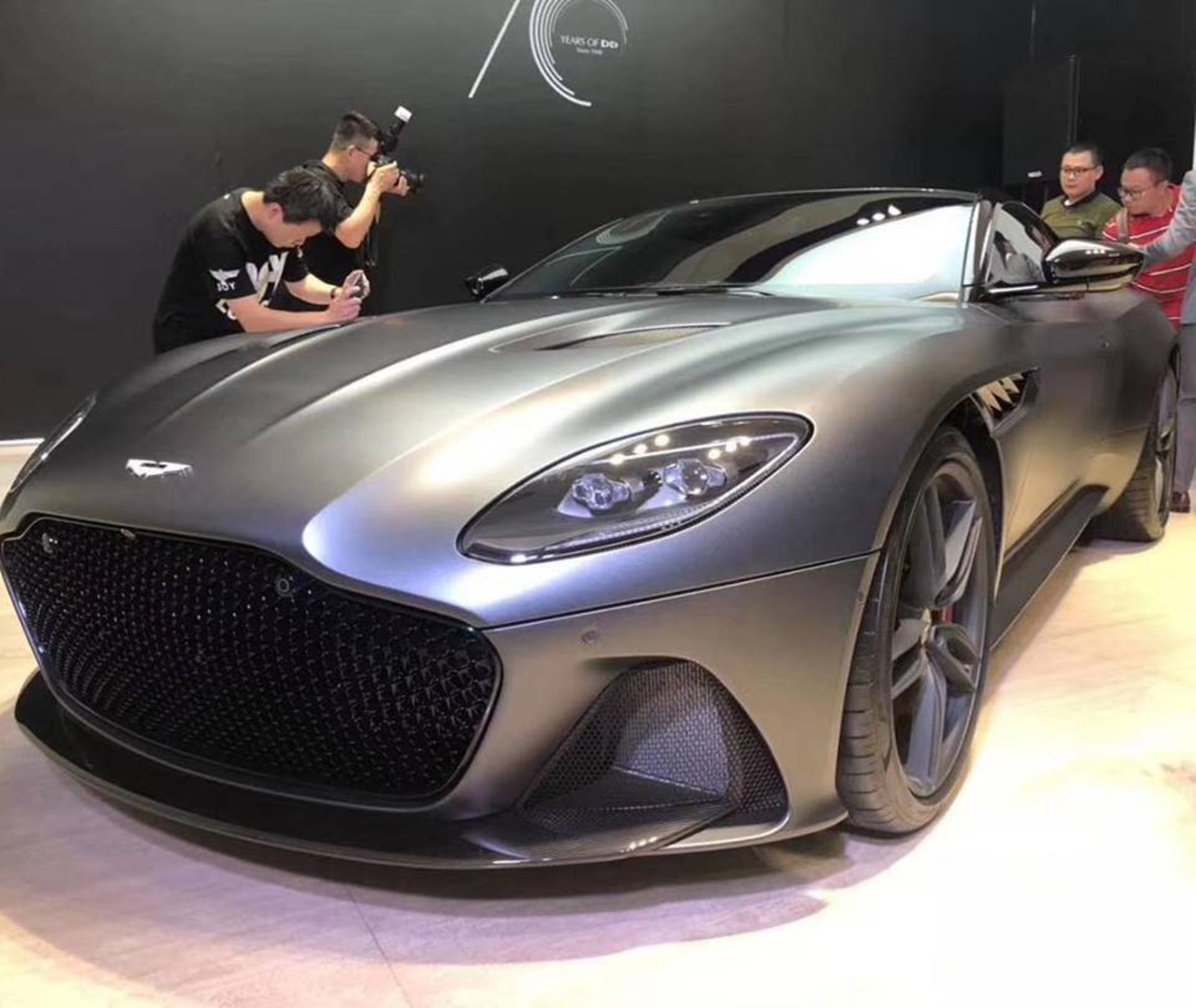 aston-martin-dbs-superleggera-