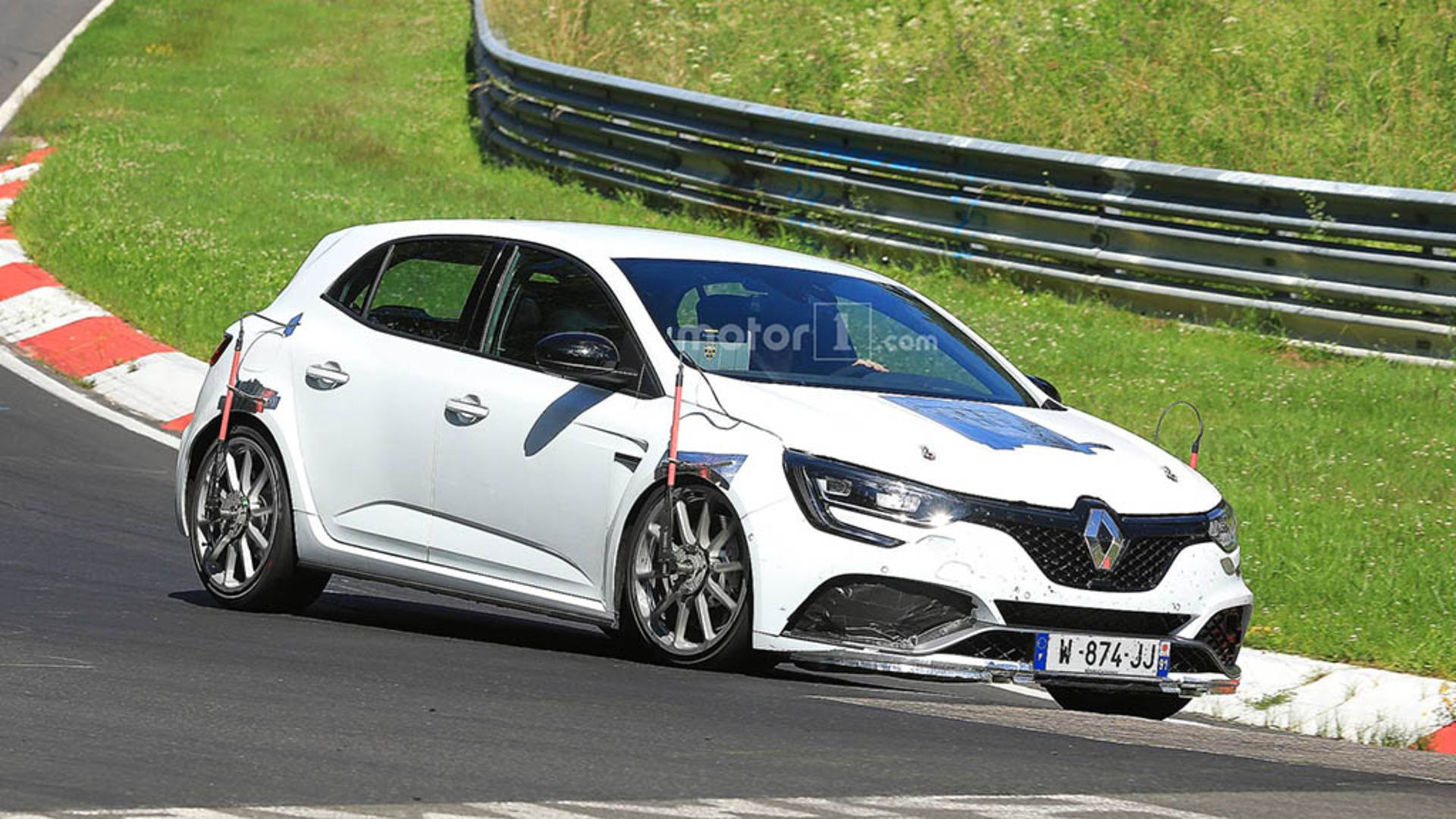 renault-megane-rs-trophy-spy-photos