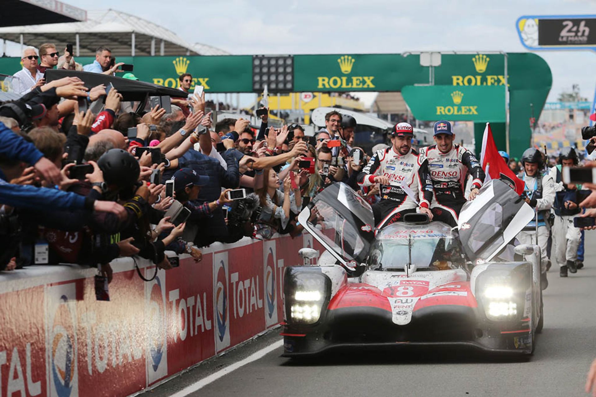 toyota-le-mans-24-hours-fernando-alonso-17
