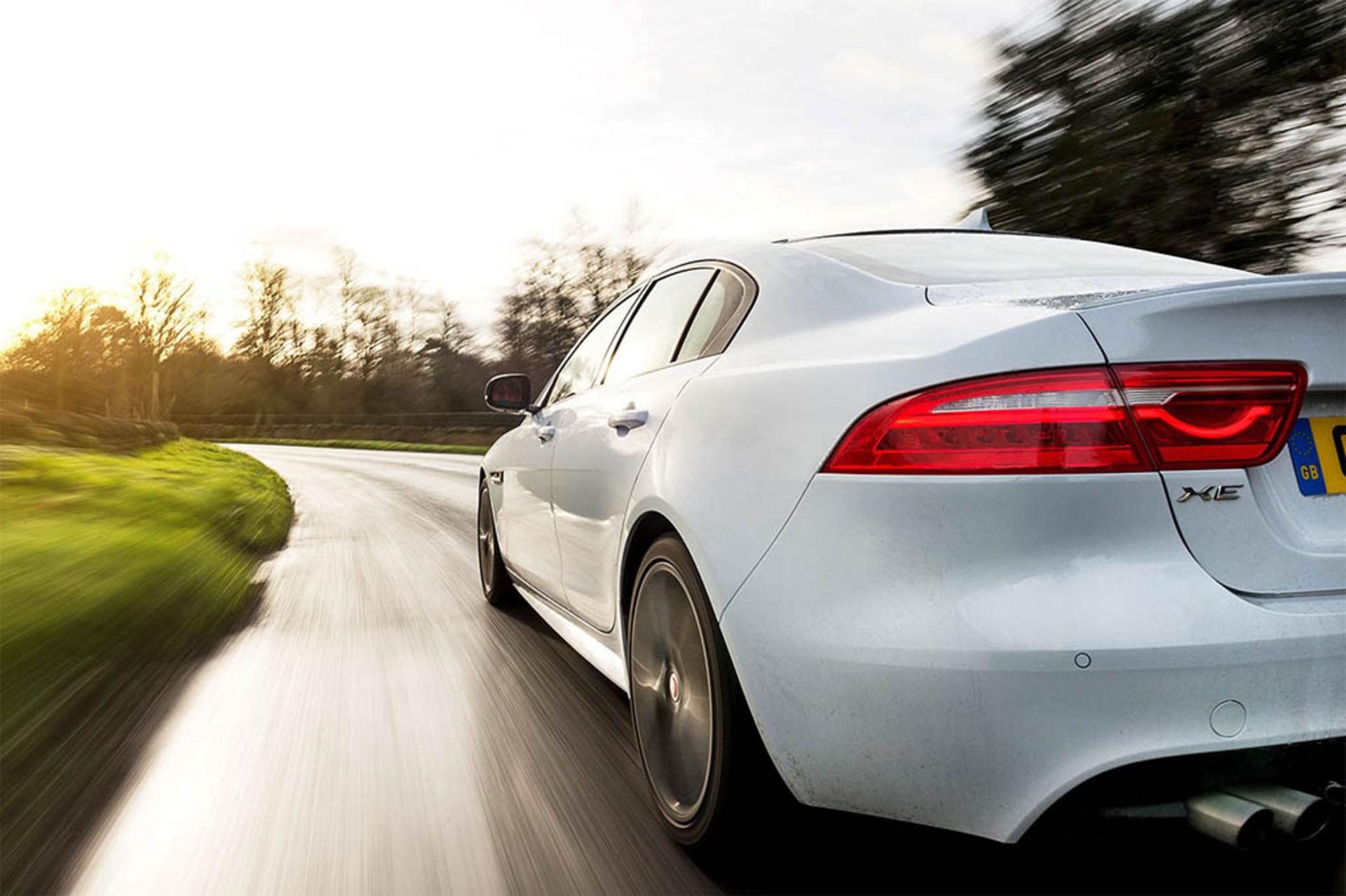 2018 Jaguar XE 25t AWD R-Sport 4