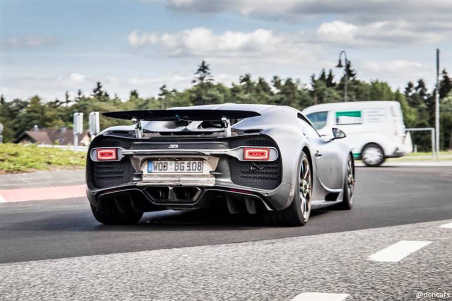 bugatti-divo-spy-short-02