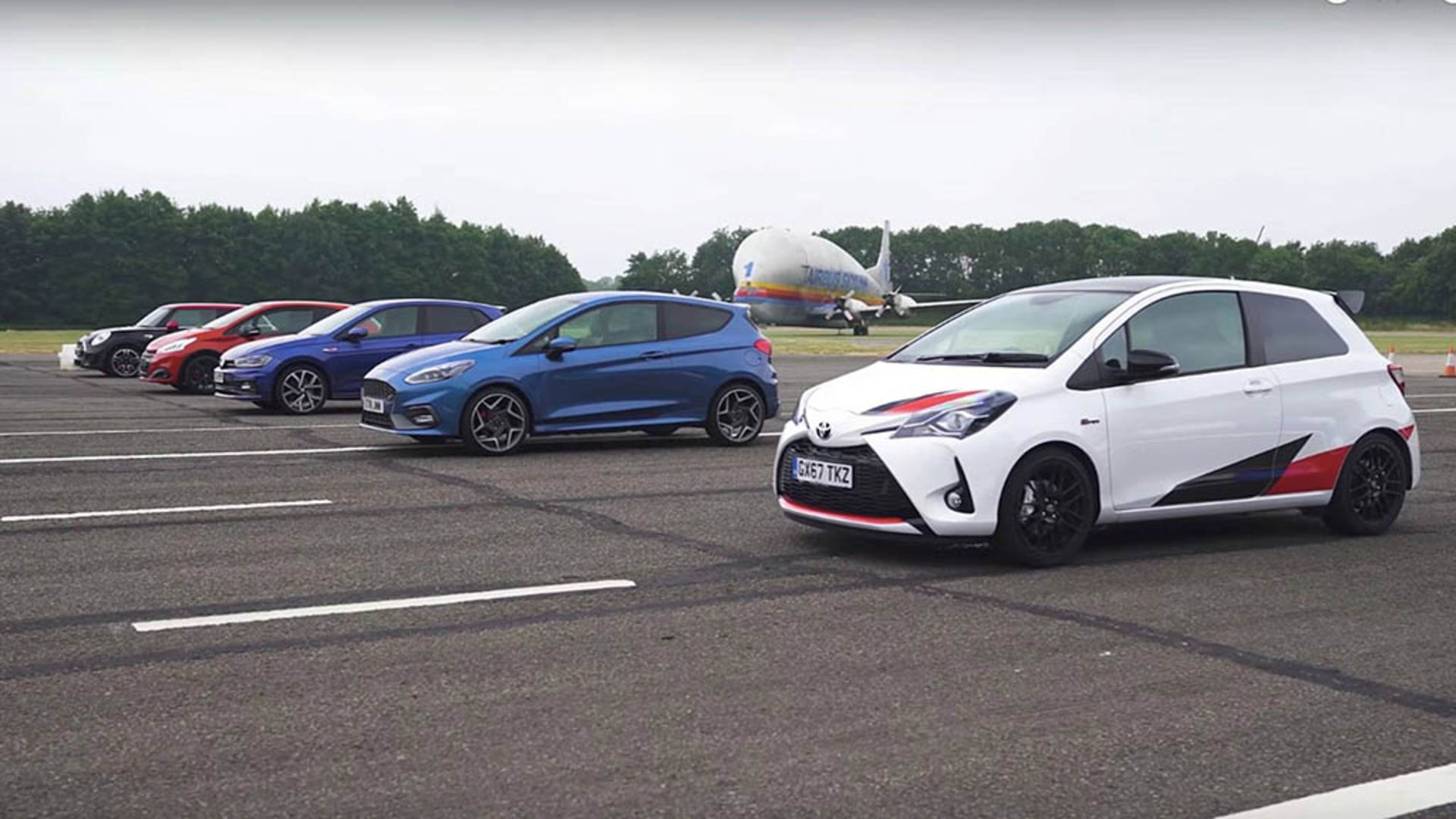 mega-drag-race-polo-gti-fiesta-st-mini-jcw-yaris-grmn-208-gti 01