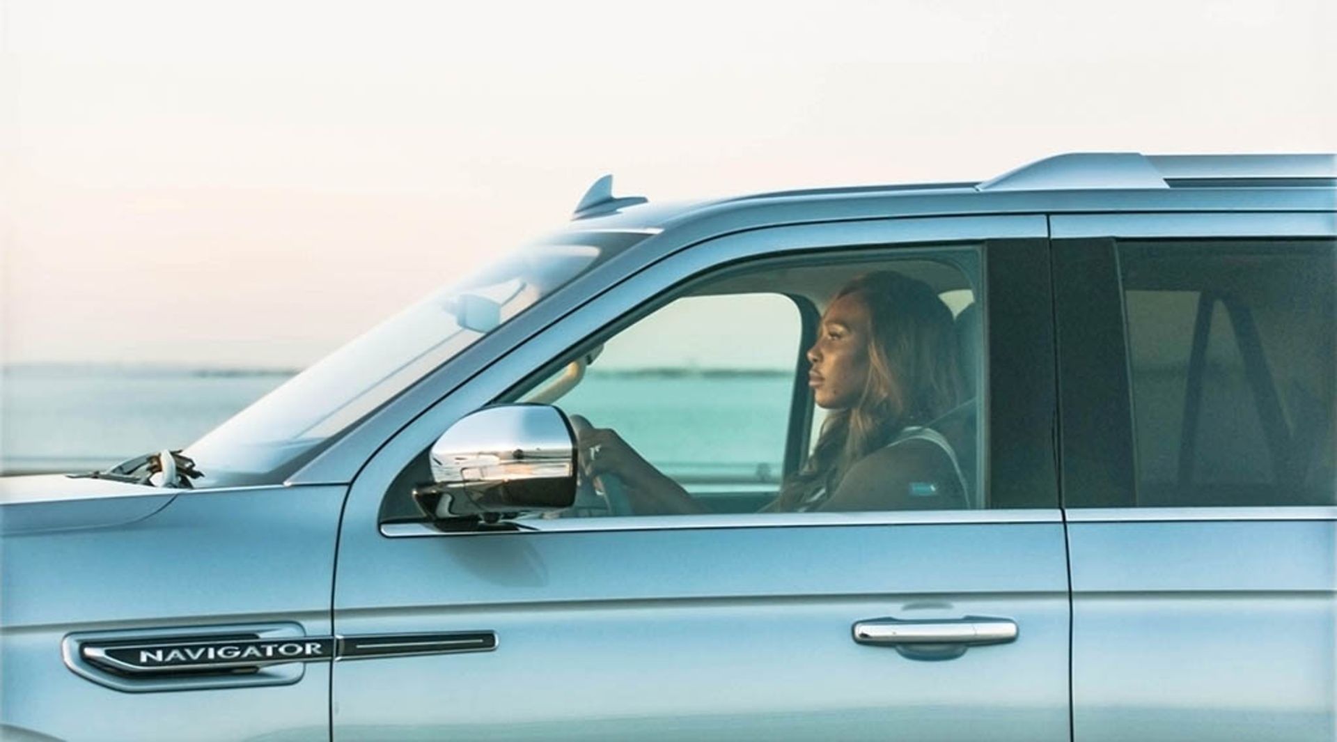 lincoln-taps-serena-williams-as-latest-face-for-navigator_1
