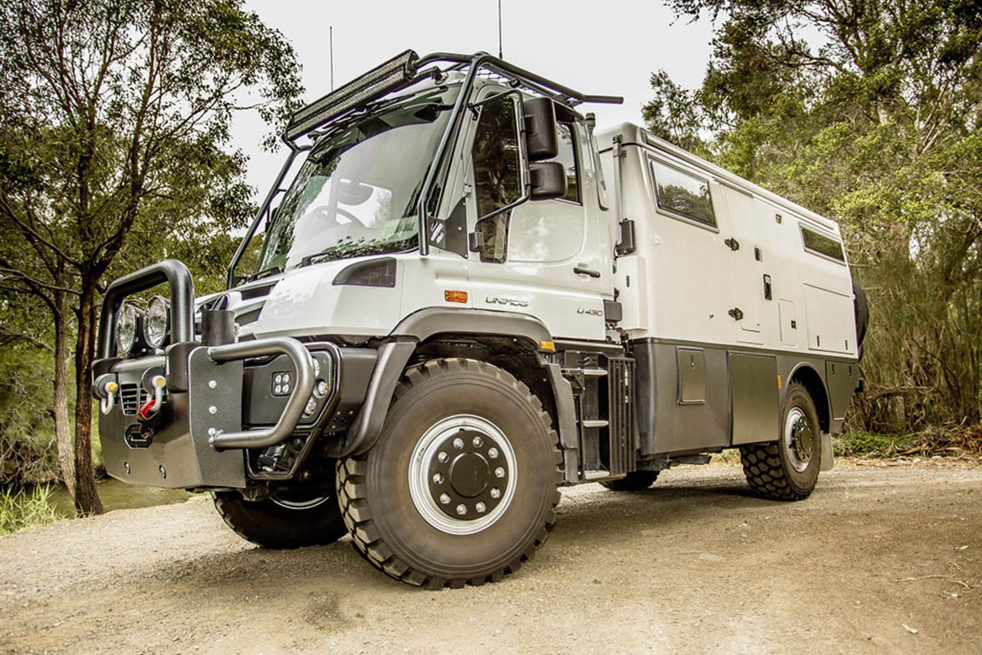 mercedes-unimog-earthcruiser-1