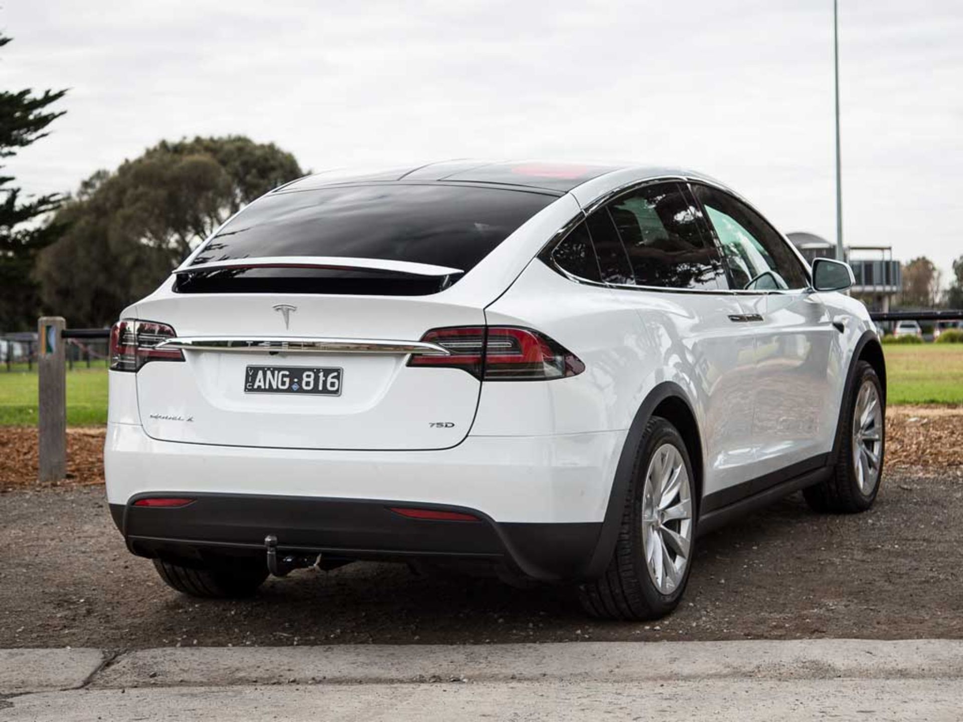 2.Tesla-Model-X