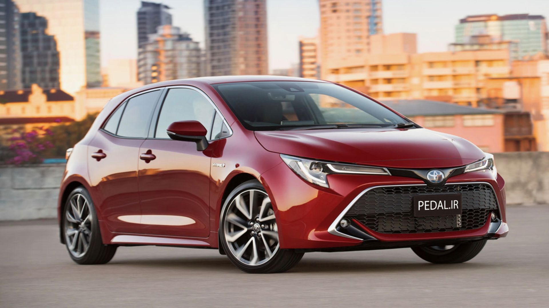 2019-Toyota-Corolla-ZR-hybrid-red-3-4